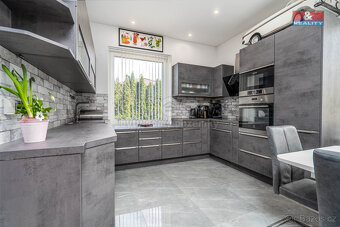 Prodej rodinného domu, 250 m², Praha, ul. Velimská - 2