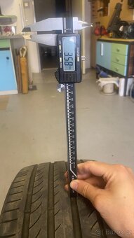 Pirelli Powergy 225/35 R19 88Y - 2