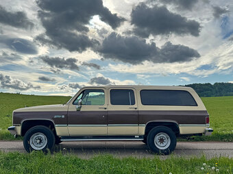 GMC SUBURBAN 3500 V25 Conventional – 5.7 V8 4x4 - 2