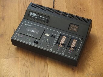 Eumig Metropolitan CCD Stereo kazetový magnetofon (1977) - 2