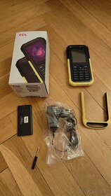 Pracovní mobilní telefon TCL 3189 - Illuminating Yellow - 2