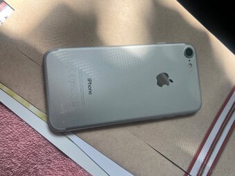 iPhone 7 32 Gb bílý s vadou - 2