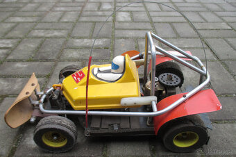 Starší model rc auto buggy dělané na elektro motor - 2