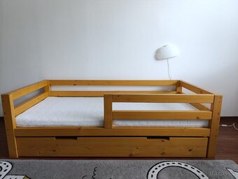 Dětská postel 80×180 + stůl a 2 židle – dub světlý (2020) - 2