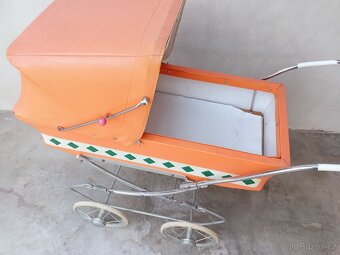 Retro kočárek pro panenky - 2