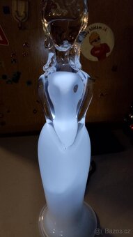 Skleněná figuralní plastika slečny -opal + číré sklo 36 cm - 2