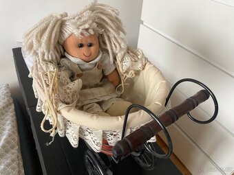 Kočárek s panenkou dekorace - 2