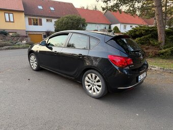 Opel Astra J Hatchback 1,7 CDTi 81 Kw - 2