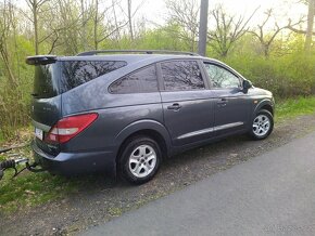 SsangYong Rodius 2.7XDi - 2WD - manuál - MPV - 7 míst - 2