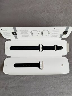 Apple Watch Series 5 44mm - černé - 2
