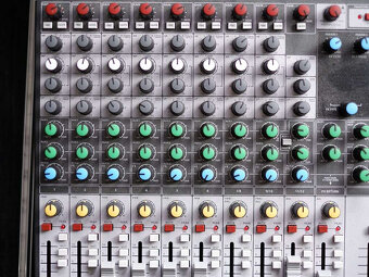 Predám Soundcraft Signature 12 MTK + Case - 2