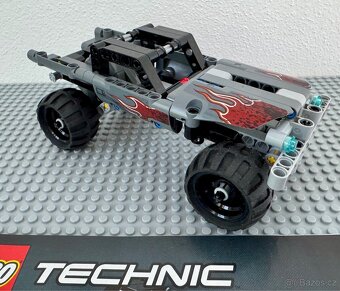 LEGO Technic 42090 - Útěk v teréňáku - 2
