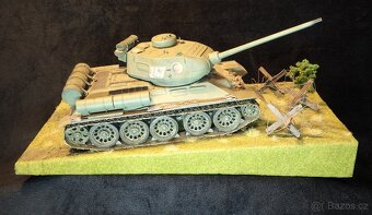 Velké, staré DIORÁMA tanku T34 - 2