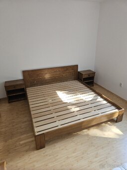 Masivní jasanová postel 180x200 + 2ks noční stolky - 2