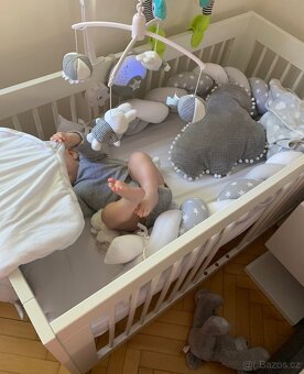 Dětská postýlka, matrace, 2x nepromokavé prostěradlo - 2