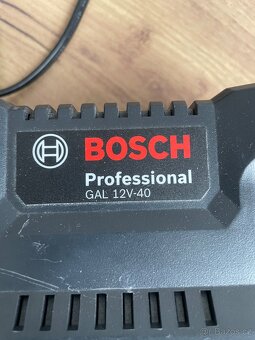 Bosch nabíječka + baterie - 2