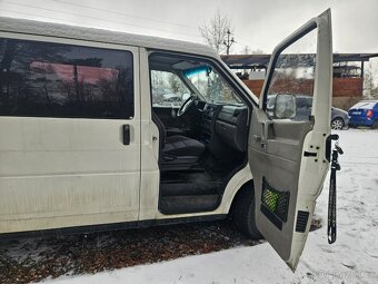 VW Transporter T4 2.5 TDI 75 kW (ACV) – 5 míst, tažné - 2