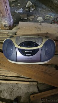 Kazeťák, rádio,CD přehrávač - 2