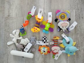 Hračky značky Lamaze, Bandana Buddies, Taf Toys a další - 2
