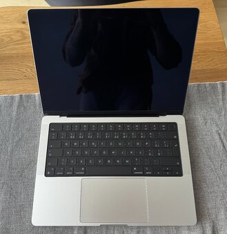 Macbook 14" M1 Pro - silnější cpu (10 jader), 32GB Ram - 2