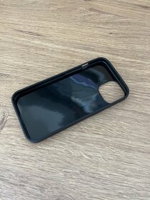 Černý obal na iPhone 13 - 2