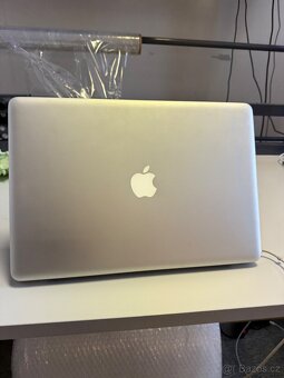 Apple MacBook Pro 15" Mid 2K9 - 2