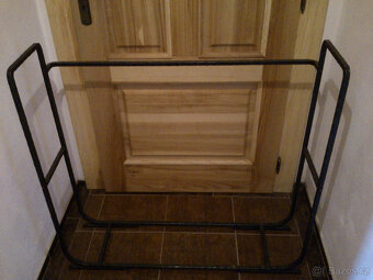 Nepoužitý kovaný zásobník na palivové dřevo - 2