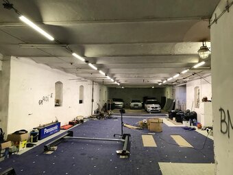 Autodílnu připadne jako sklad od 50 m2 do 250 m2, Hořesedly. - 2