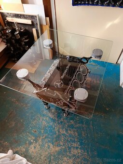 Konferenční stolek z bloku motoru V8 Mercedes Benz. - 2