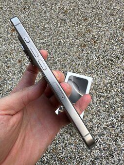 iPhone 16 pro - baterie 100% - 2