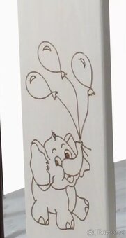 Prodám dřevěnou dětskou postýlku Tomi Baby . Slon - 2