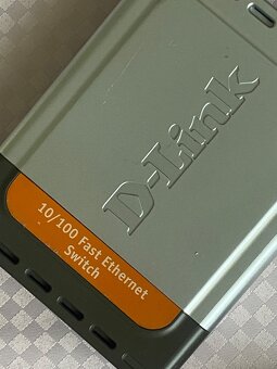 D-Link 100 Mbps Switch - 2