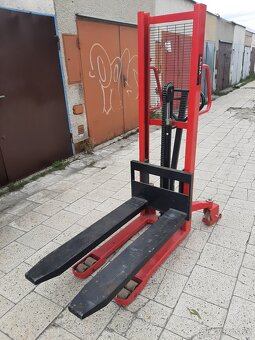 RUČNÍ PALETOVÝ VYSOKOZDVIŽNÝ VOZÍK - 2