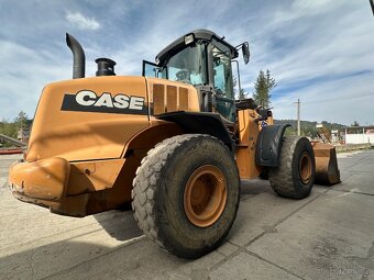 Kolový nakládač CASE 821E - 2