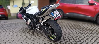 Yamaha R1 - 2