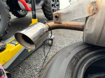 Výfuk originál Toyota GR Yaris. - 2