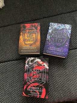 Prodám knihy v super stavu jed ou čtené - 2