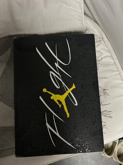 Jordan 4 yellow thunder - 2