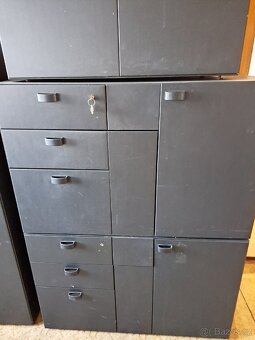 Kancelářské černé skříně - 2