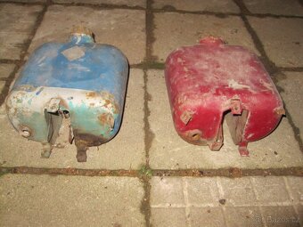 dvě nádrže na Jawa pařež 555;05 - 2