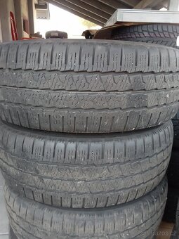 Zimní pneu 215/65/17C - 2