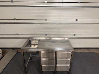 nerezový stůl s dřezem - 2