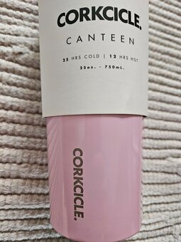 Nová růžová termoska Corkcicle - 2