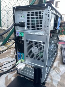 Kancelářsky PC s monitorem a reproduktor - 2