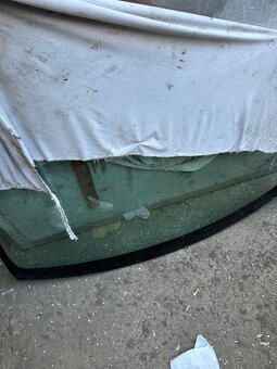 Čelní sklo na w204 - 2