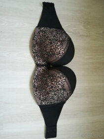Wonderbra černá 65G a červená 65F - 2