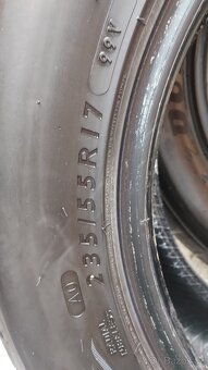 2ks letni Dunlop 235/55-17 vzorek okolo 4,5mm - 2