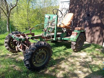 Rozpracovaný traktor - 2