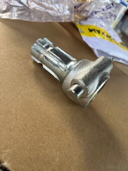 Redukce vývodového hřídele z 1 1/8" na 1 3/8" - 2