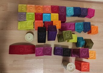 B.Toys a Babymoov gumové kostky - 3 sady - 2